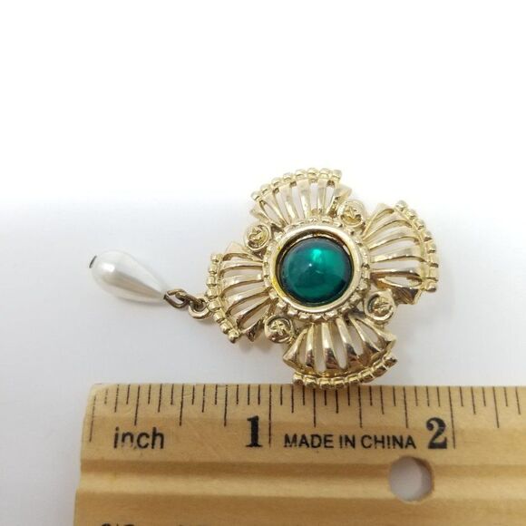 Vintage Green Rhinestone and Gold Tone Brooch with Faux Pearl Drop, Lapel Pin - Picture 4 of 5
